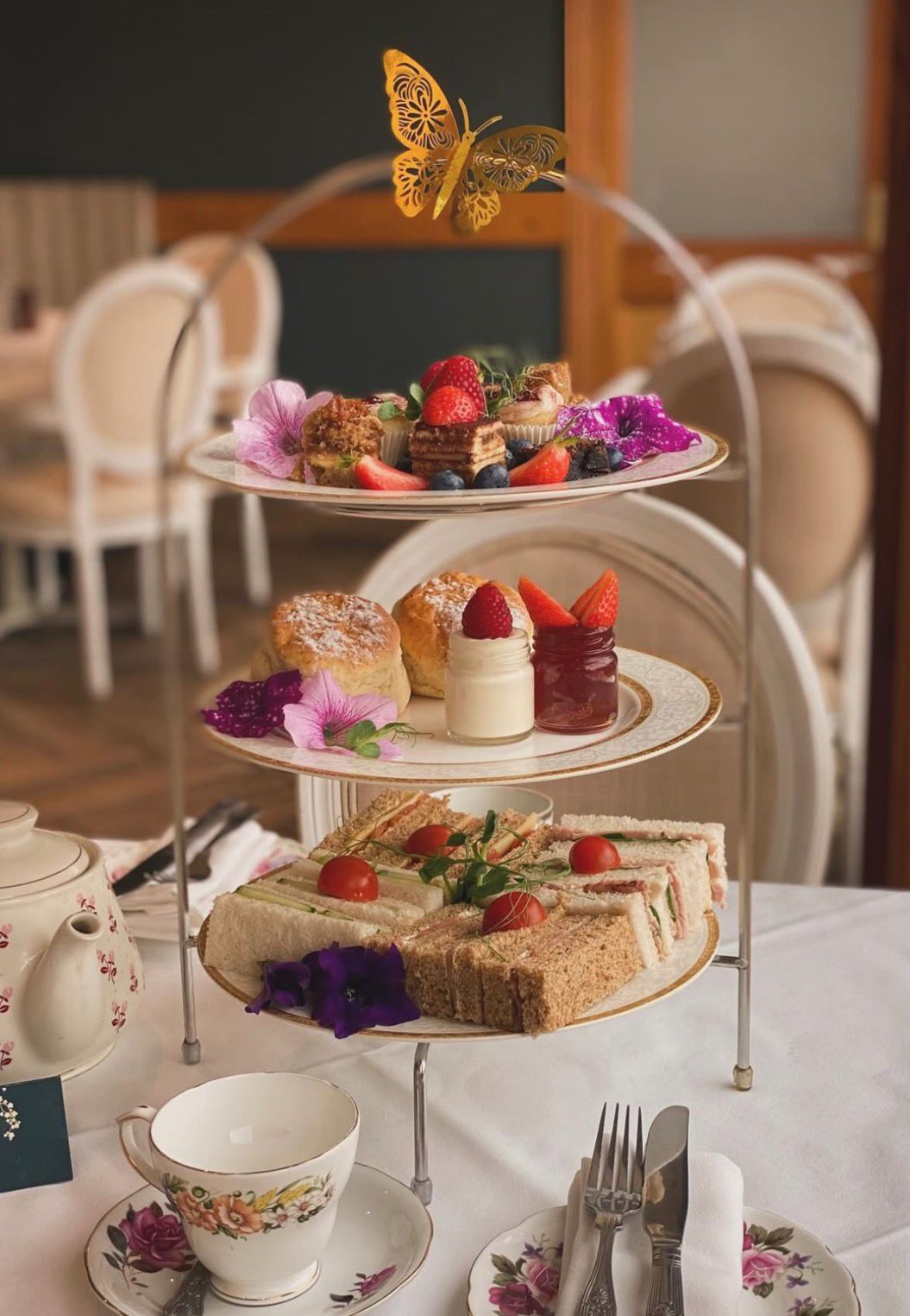 Afternoon tea o'clock